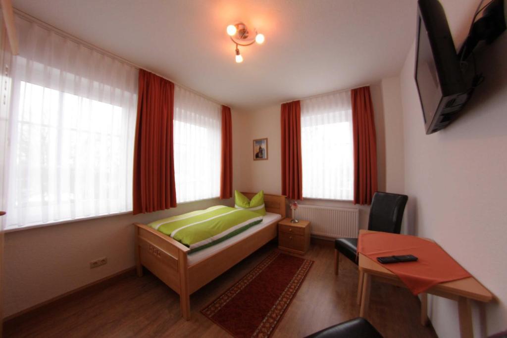Pension Am Ostbahnhof Gotha Room photo