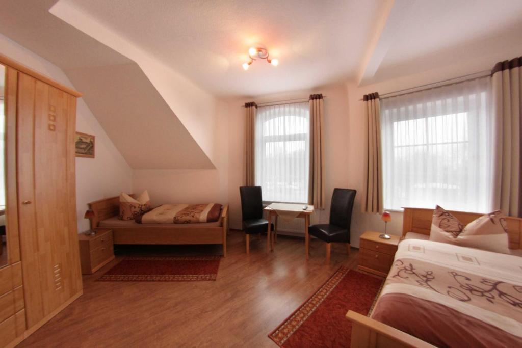 Pension Am Ostbahnhof Gotha Room photo